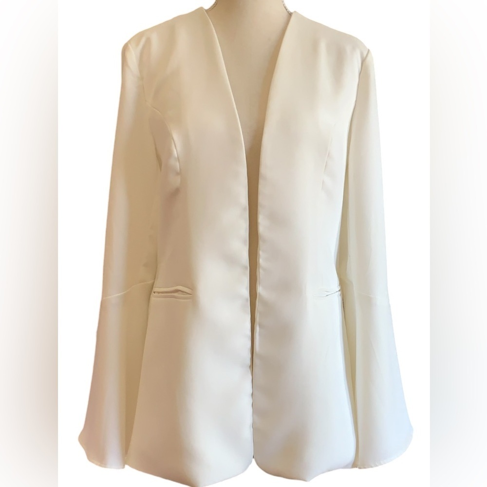 NWT Doe & Rae,  Silky White Open Front Bell Sleeve Blazer. Size‎ Large - Picture 6 of 10